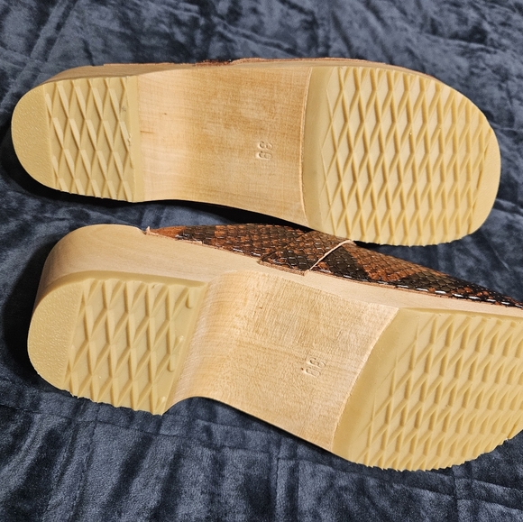 Swedish Hasbeen Snakeskin Husband Clogs - Picture 4 of 4